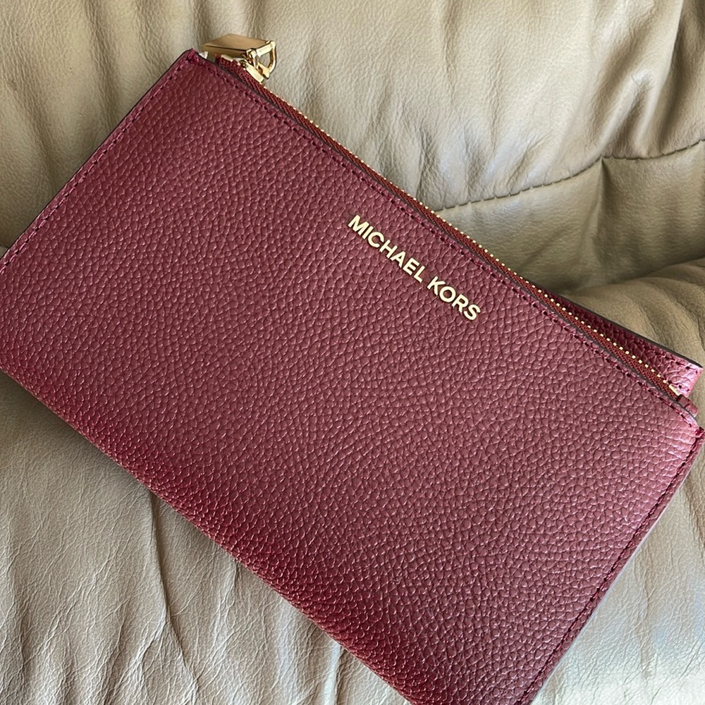 Michael Kors Adele Smart Phone Wristlet (NWOT)